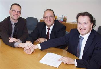 (l to r) Marc Dimter and Ralph Mayer, LBC, and Rainer Lotz, Renishaw GmbH