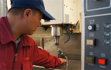 ASMPT's production staff regularly calibrate their machine tools