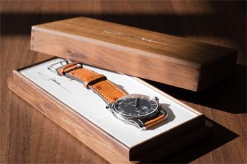 watch presentation box